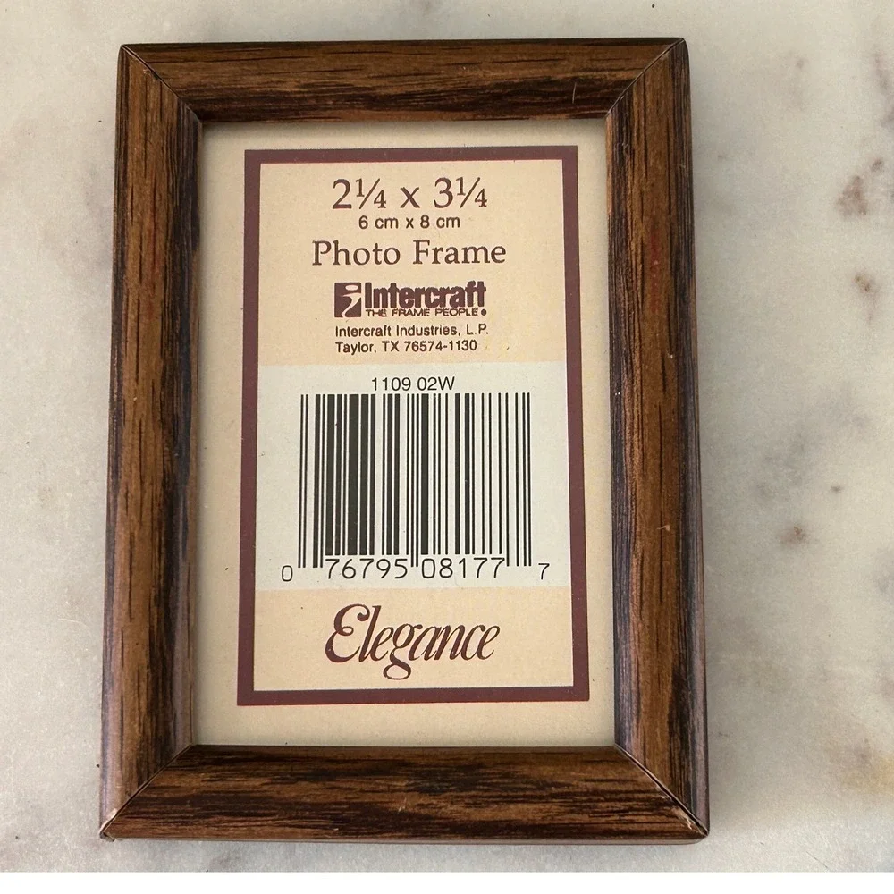 Intercraft Elegance 2.25x3.25 Wood Grain Photo Frame Brown Wallet Size 1109 02W